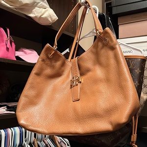 Gorgeous beige like new Tory Burch bag